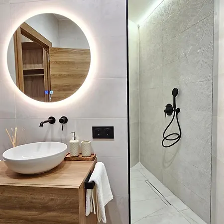 Albergue Lagom New, 5 Min Walk From The Sea Lloret de Mar