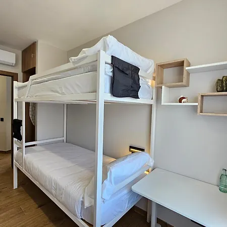 Lagom New, 5 Min Walk From The Sea Albergue *