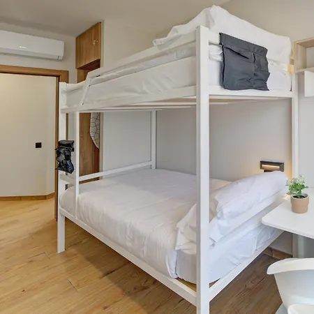 Lagom New, 5 Min Walk From The Sea Albergue *