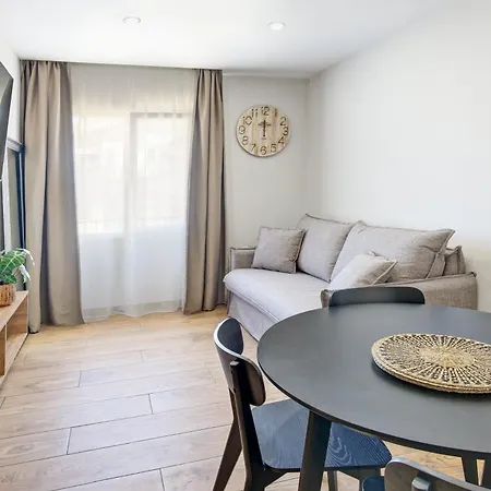 Lagom New, 5 Min Walk From The Sea Albergue