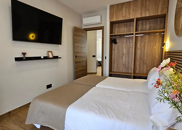 Lagom New, 5 Min Walk From The Sea Hostel *