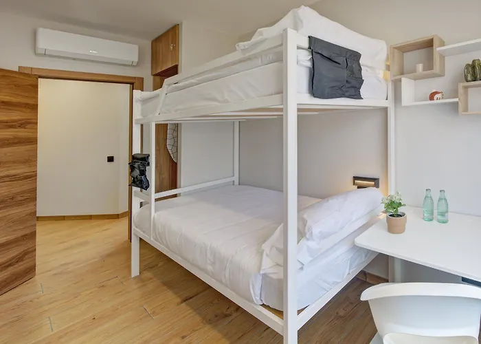 Lagom New, 5 Min Walk From The Sea Hostel *